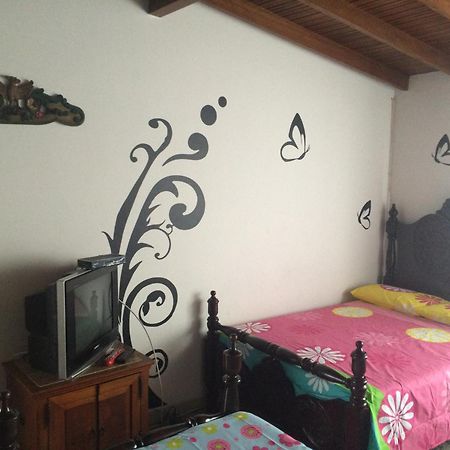 Hostal Monarca Medellín Buitenkant foto