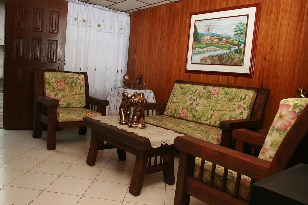 Hostal Monarca Medellín Buitenkant foto