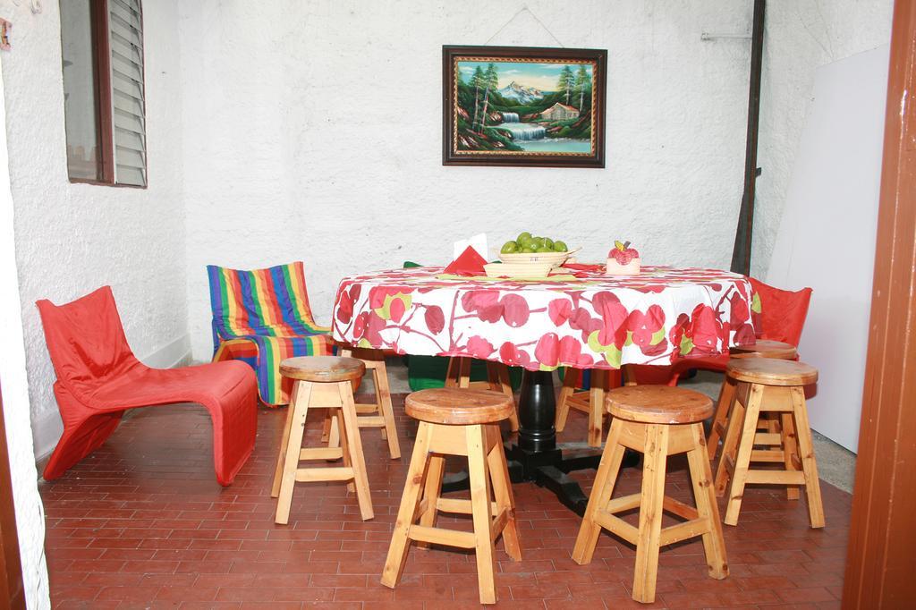 Hostal Monarca Medellín Buitenkant foto