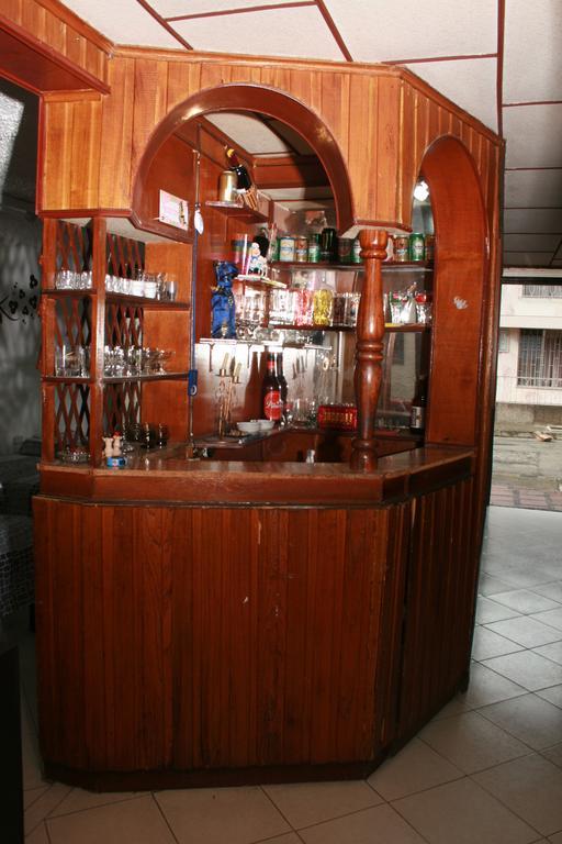 Hostal Monarca Medellín Buitenkant foto