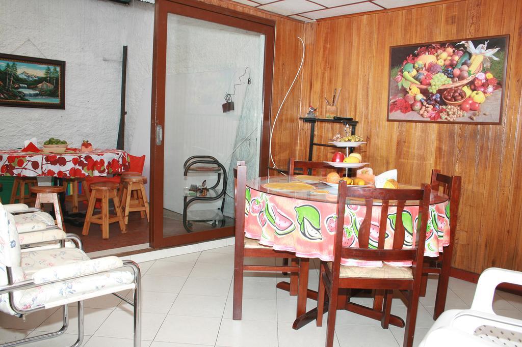 Hostal Monarca Medellín Buitenkant foto